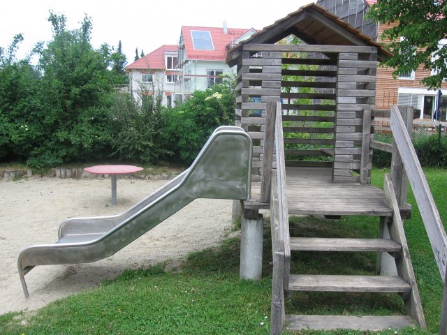 Grossansicht in neuem Fenster: Kinderspielplatz Mainburger Straße 3