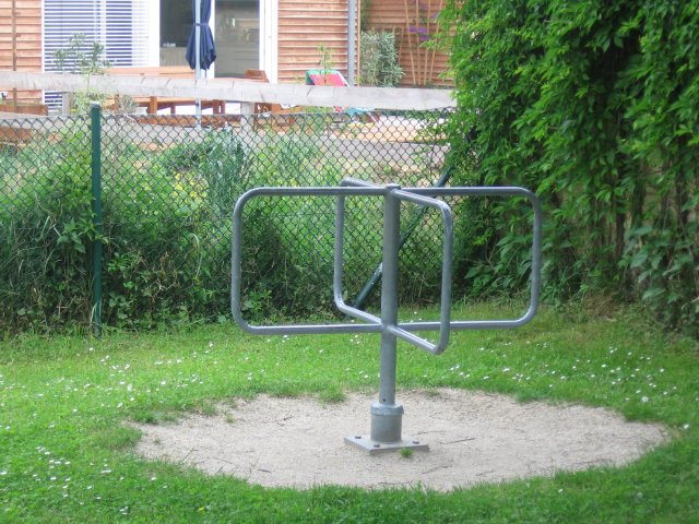 Grossansicht in neuem Fenster: Kinderspielplatz Mainburger Straße 4