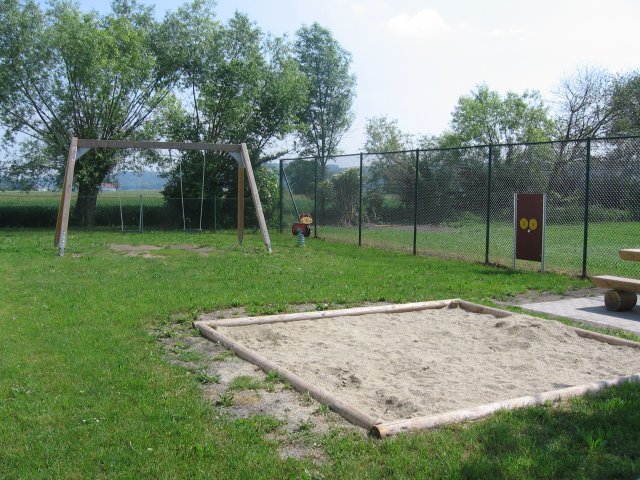 Grossansicht in neuem Fenster: Kinderspielplatz Aich Schützenverein 3