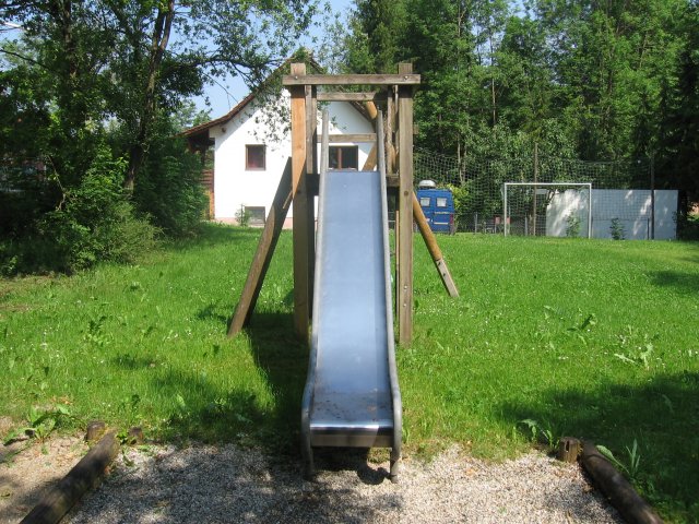 Grossansicht in neuem Fenster: Kinderspielplatz Pfrombach St.Ma Str. 2